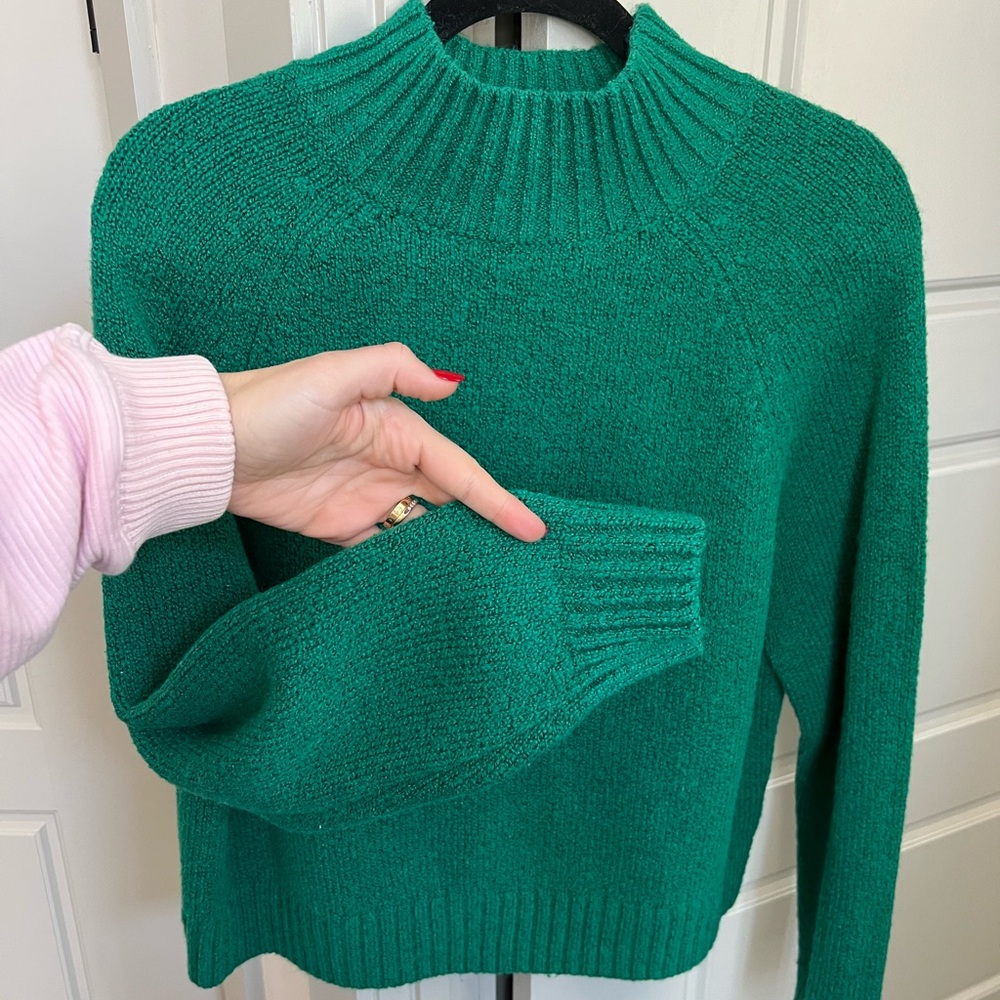 Old Navy Mockneck Sweater in Green, Small